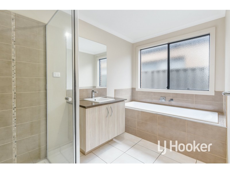 34 Cortula Road, Cranbourne East VIC 3977