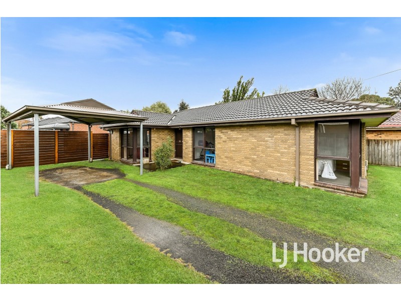 1 Circle Drive North, Cranbourne VIC 3977