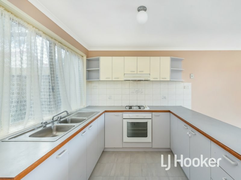 18 Cirai Crescent, Cranbourne West VIC 3977