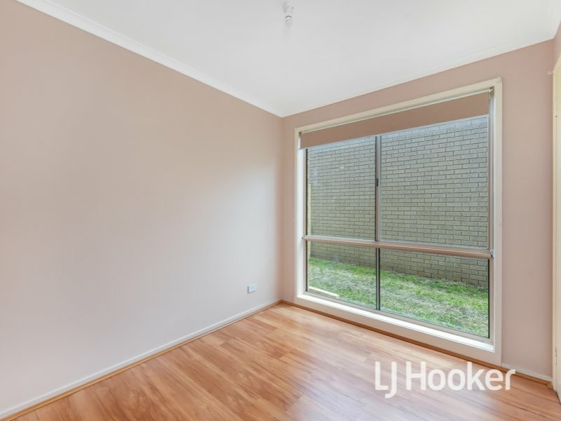 18 Cirai Crescent, Cranbourne West VIC 3977