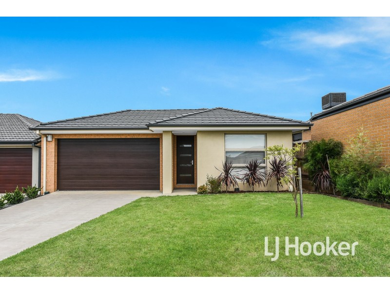 10 Galaxias Court, Clyde North VIC 3978