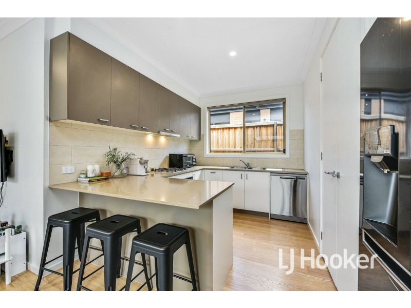 10 Galaxias Court, Clyde North VIC 3978