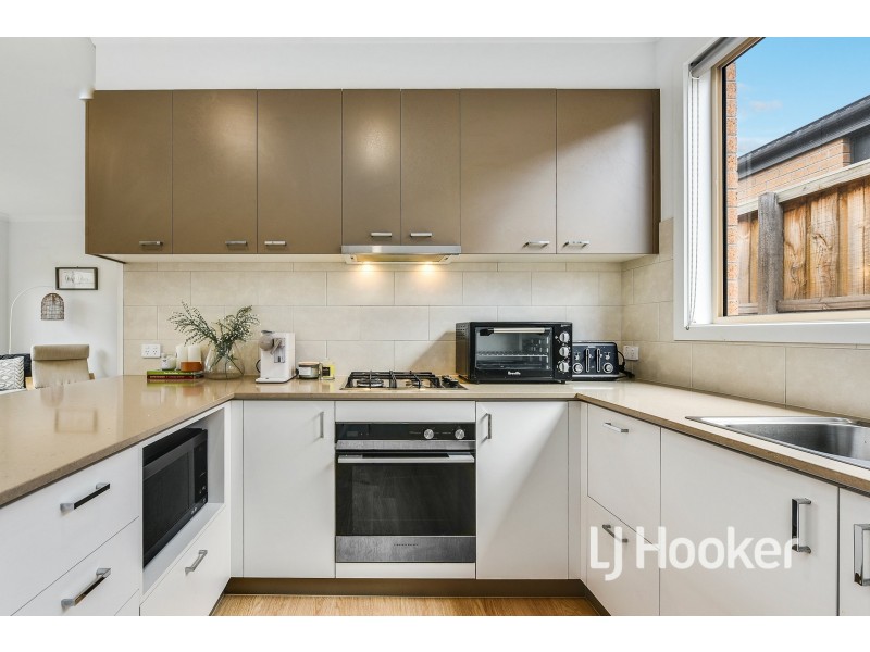 10 Galaxias Court, Clyde North VIC 3978