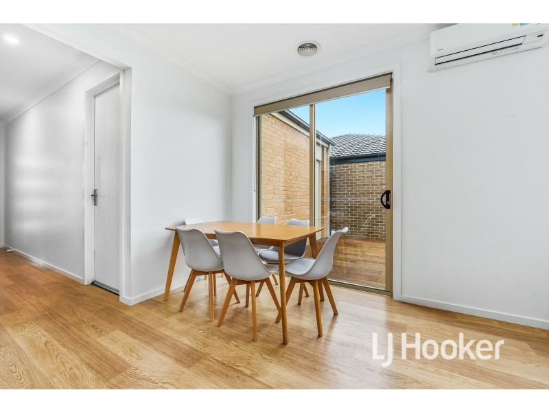 10 Galaxias Court, Clyde North VIC 3978