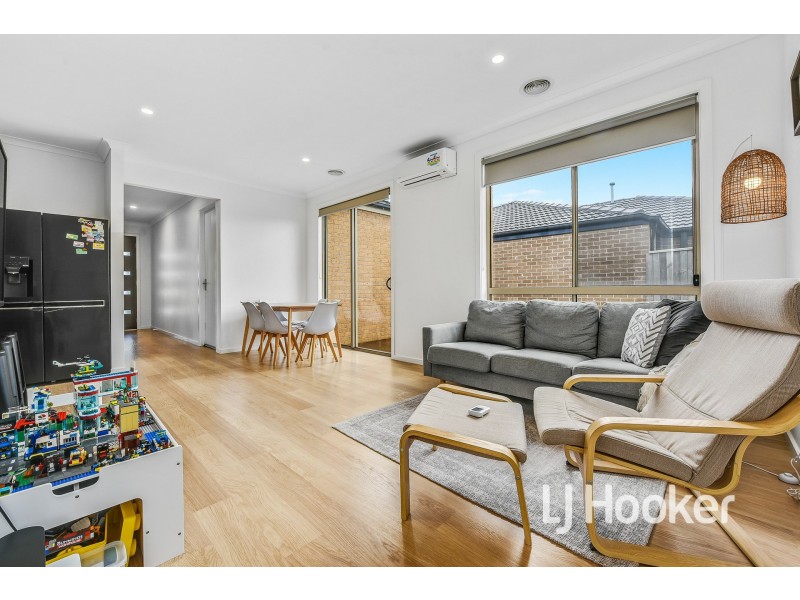 10 Galaxias Court, Clyde North VIC 3978
