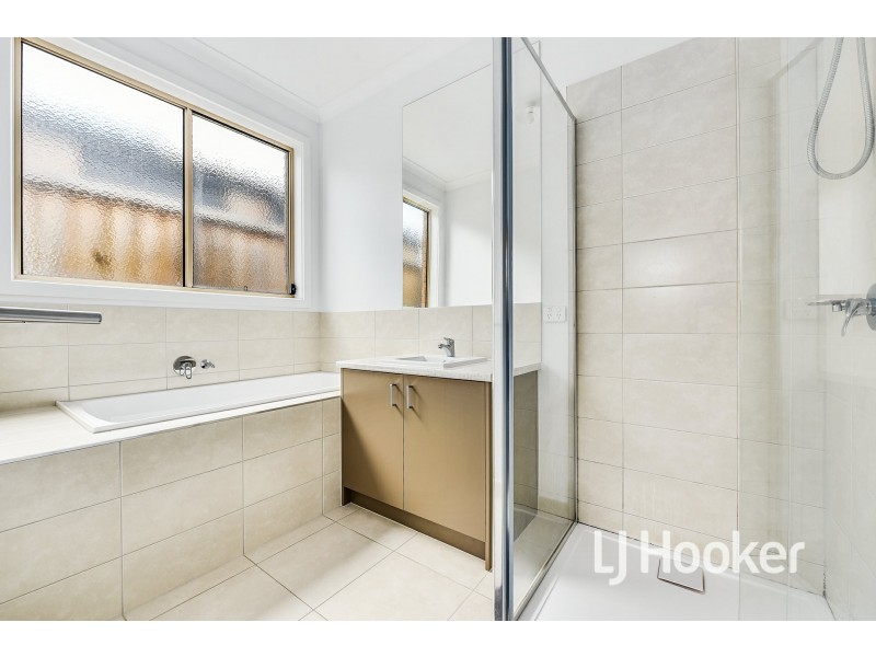 10 Galaxias Court, Clyde North VIC 3978