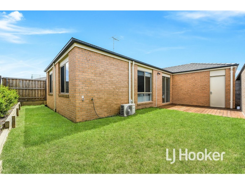 10 Galaxias Court, Clyde North VIC 3978