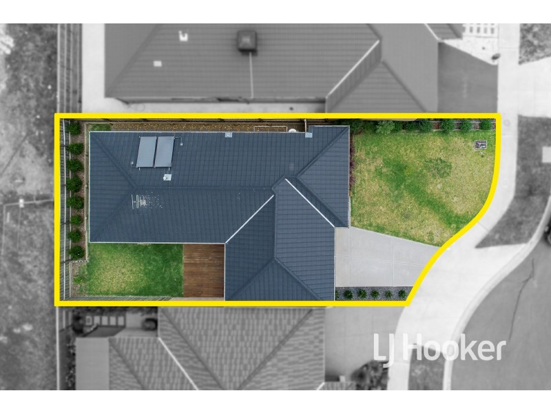 10 Galaxias Court, Clyde North VIC 3978