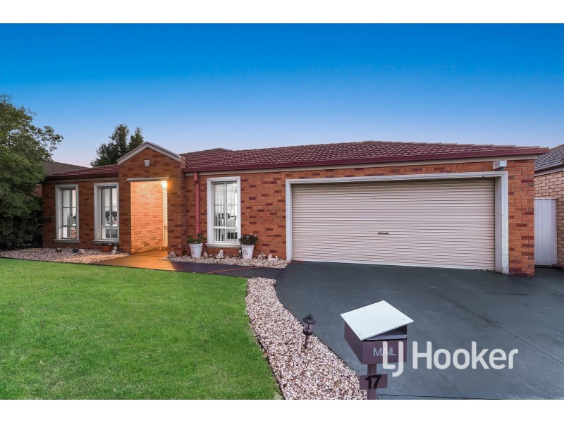 17 Gatehouse Parade, Cranbourne East VIC 3977