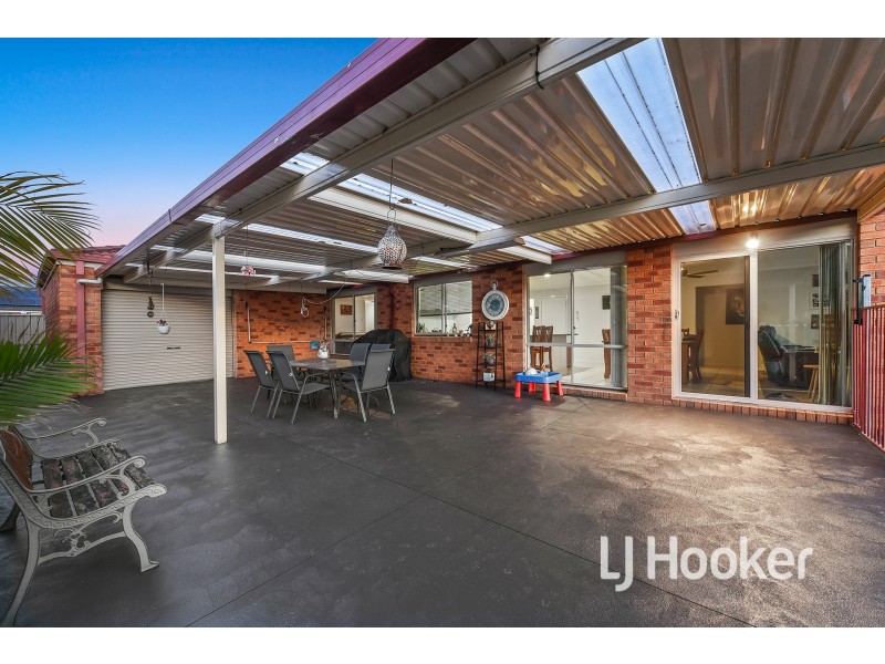 17 Gatehouse Parade, Cranbourne East VIC 3977