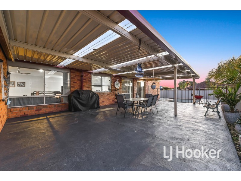 17 Gatehouse Parade, Cranbourne East VIC 3977