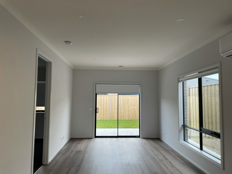 14 Wicket Road, Clyde VIC 3978