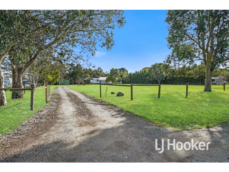 33 Collison Road, Cranbourne East VIC 3977