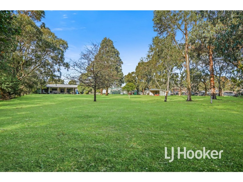 33 Collison Road, Cranbourne East VIC 3977