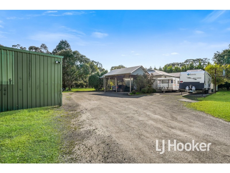 33 Collison Road, Cranbourne East VIC 3977