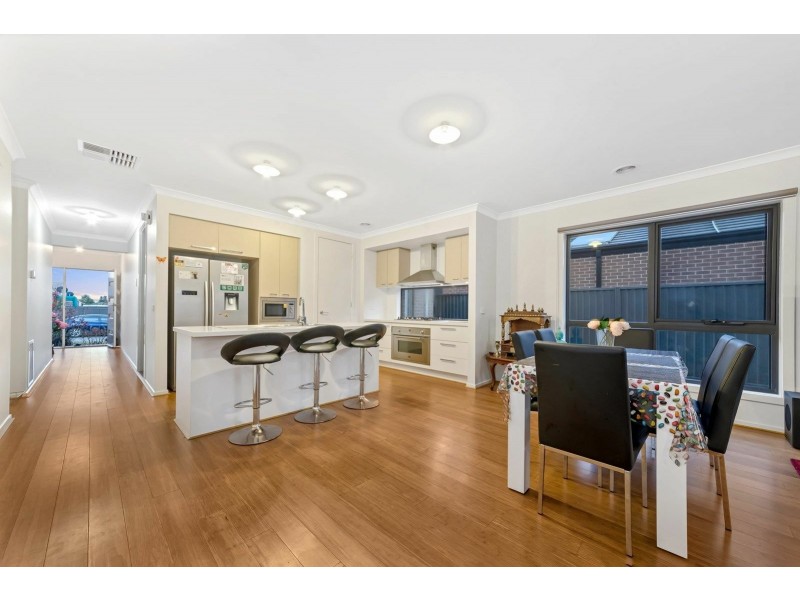 13 Hibernia Place, Cranbourne VIC 3977