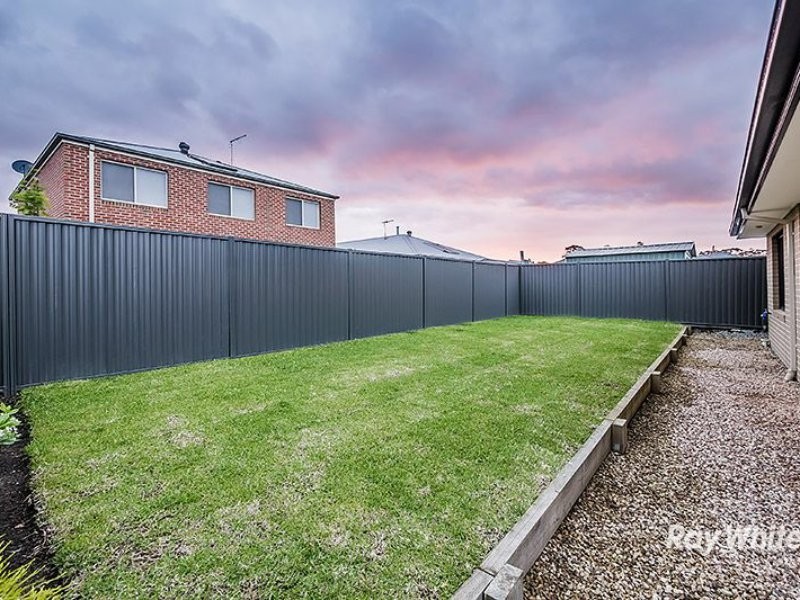 13 Hibernia Place, Cranbourne VIC 3977