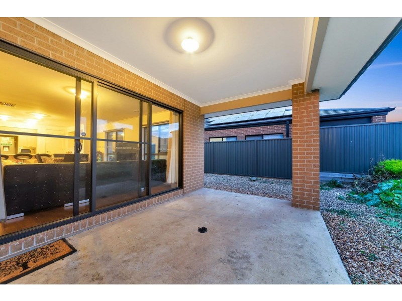 13 Hibernia Place, Cranbourne VIC 3977