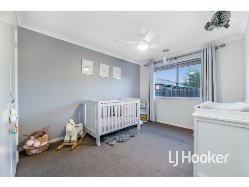 44 Wheelers Park Drive, Cranbourne North VIC 3977