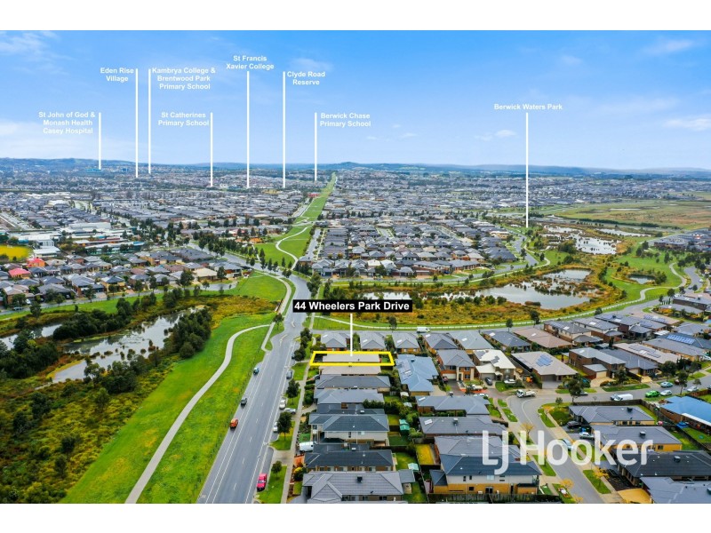44 Wheelers Park Drive, Cranbourne North VIC 3977