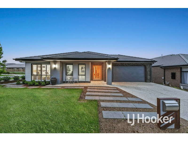 18 Casa Street, Clyde North VIC 3978