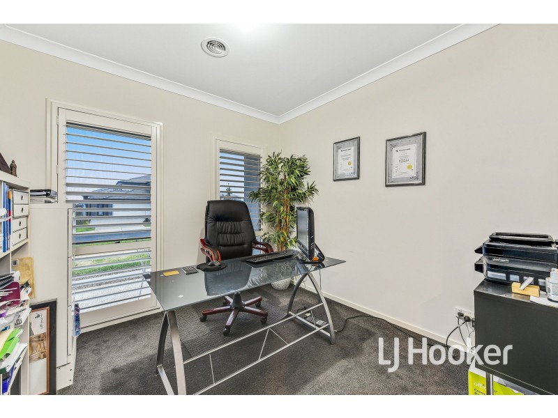 18 Casa Street, Clyde North VIC 3978