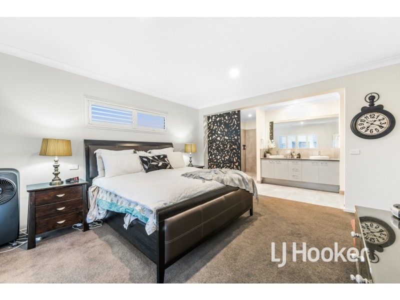 18 Casa Street, Clyde North VIC 3978