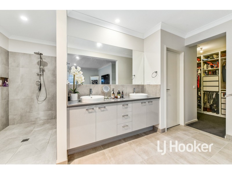 18 Casa Street, Clyde North VIC 3978