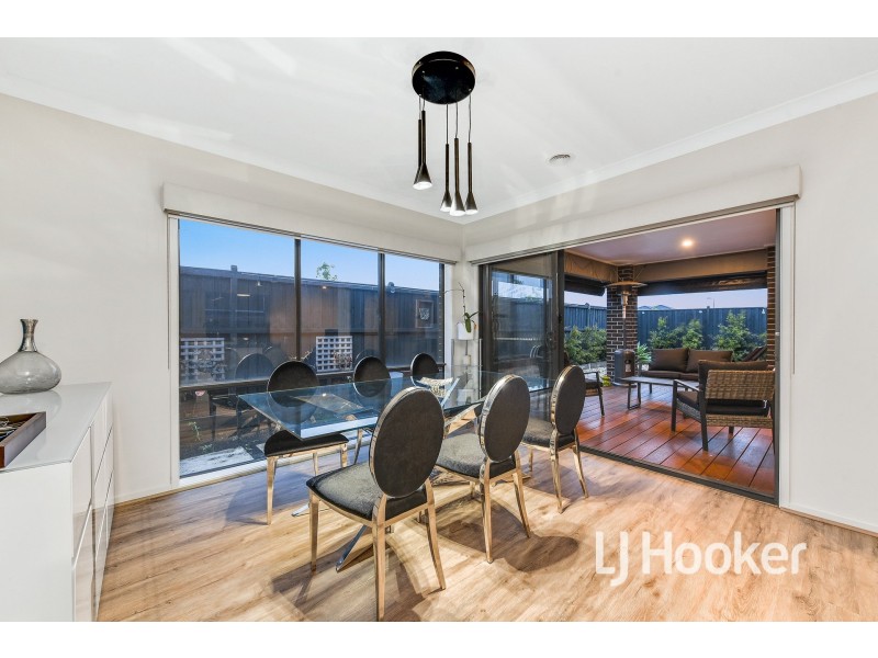 18 Casa Street, Clyde North VIC 3978