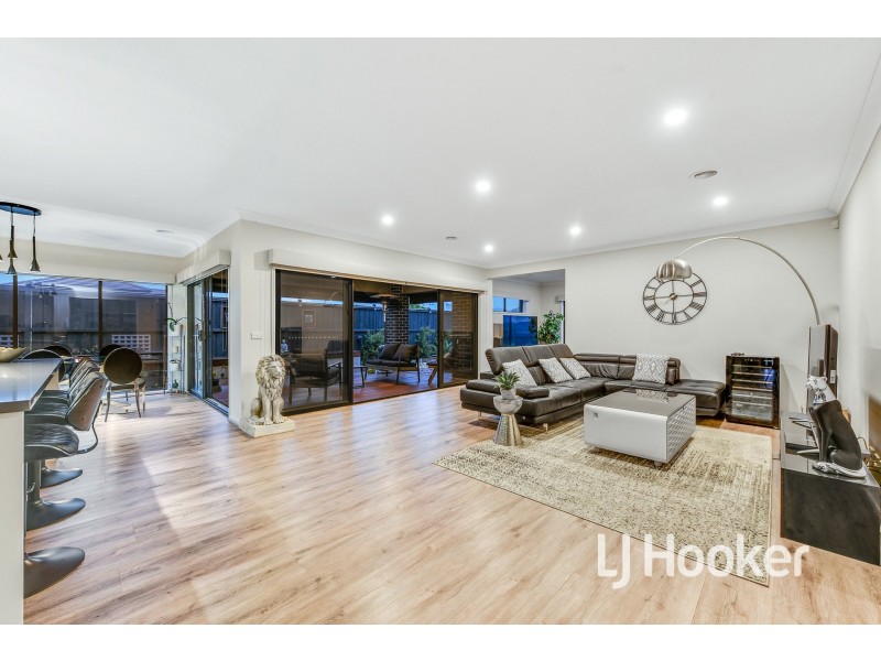 18 Casa Street, Clyde North VIC 3978