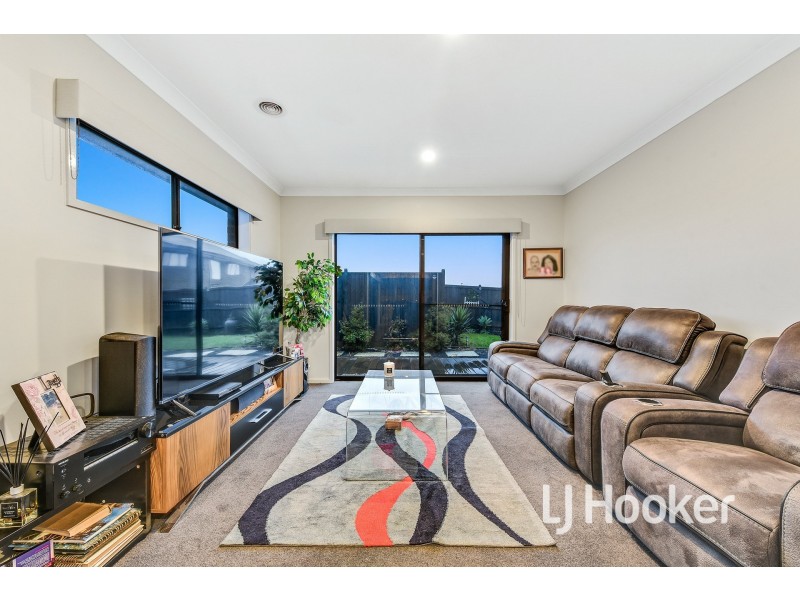 18 Casa Street, Clyde North VIC 3978