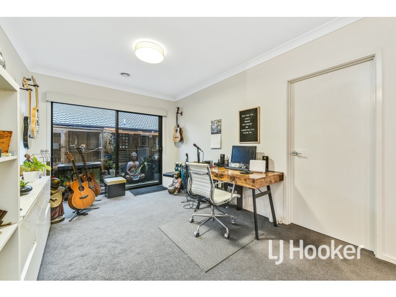 18 Casa Street, Clyde North VIC 3978