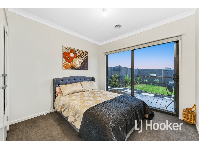 18 Casa Street, Clyde North VIC 3978