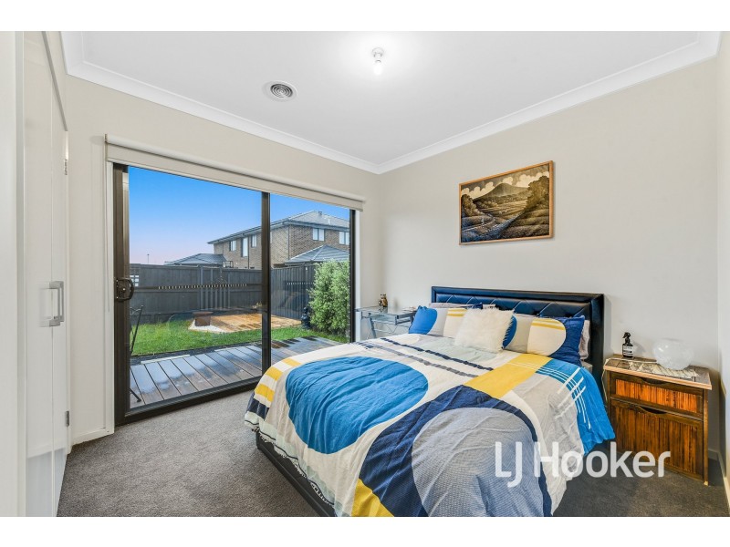 18 Casa Street, Clyde North VIC 3978