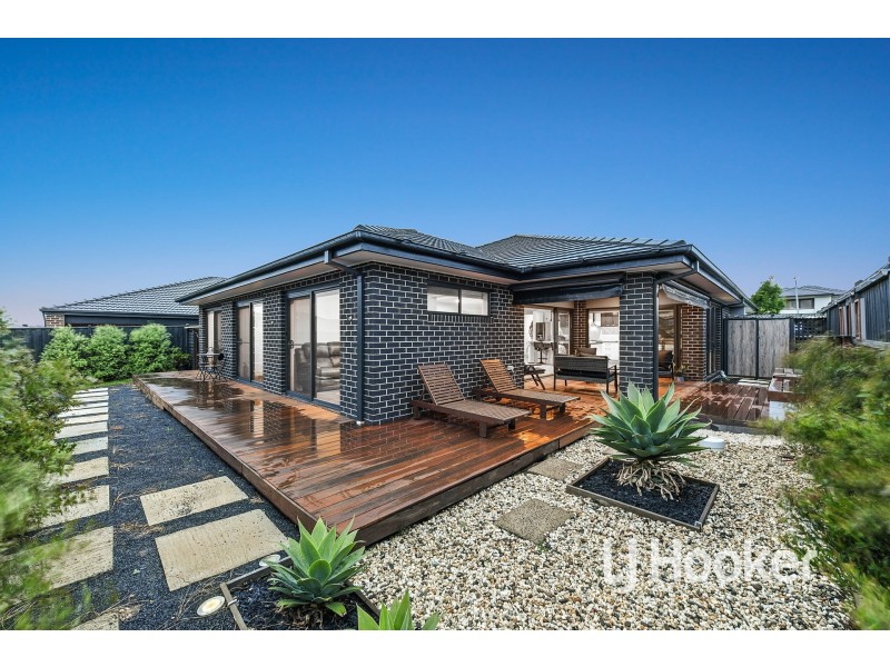 18 Casa Street, Clyde North VIC 3978