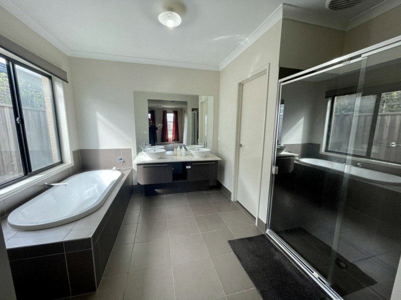 5 Monique Rose Drive, Cranbourne West VIC 3977