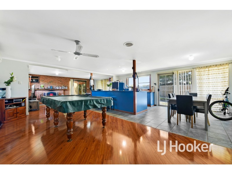 13 Valepark crescent, Cranbourne VIC 3977