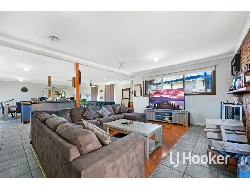 13 Valepark crescent, Cranbourne VIC 3977