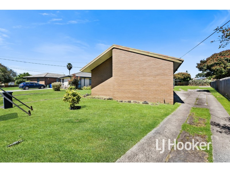 13 Valepark crescent, Cranbourne VIC 3977