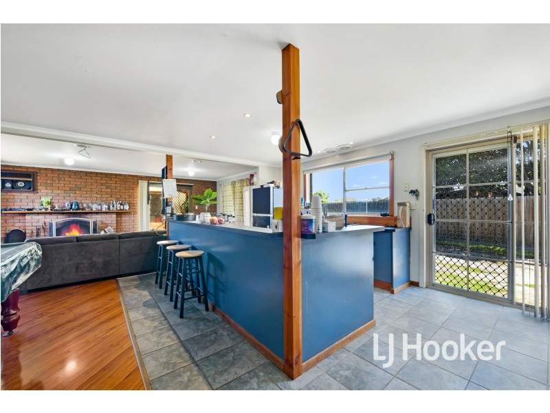 13 Valepark crescent, Cranbourne VIC 3977