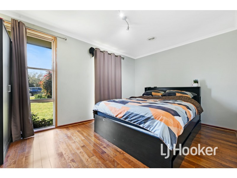 13 Valepark crescent, Cranbourne VIC 3977