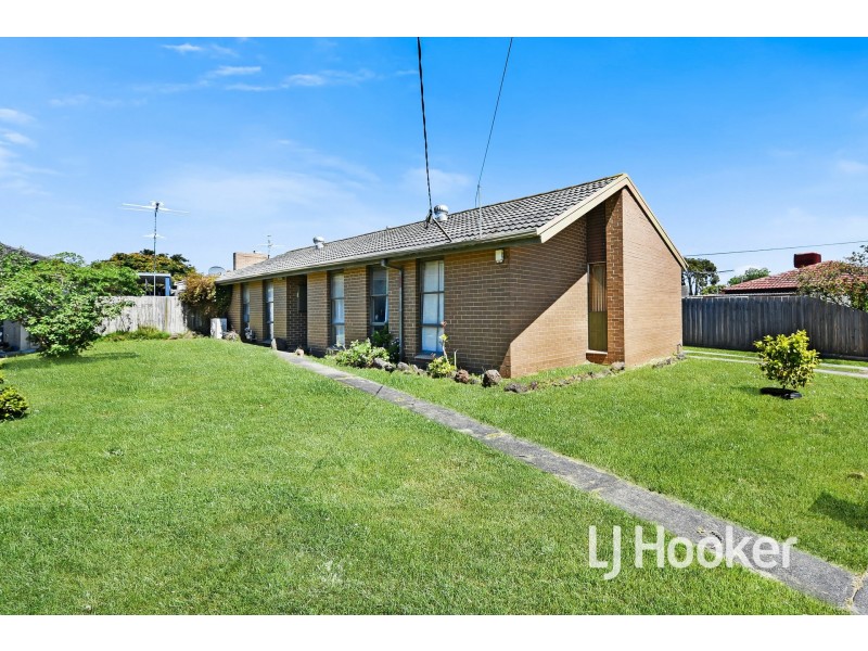 13 Valepark crescent, Cranbourne VIC 3977