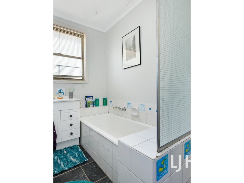 13 Valepark crescent, Cranbourne VIC 3977