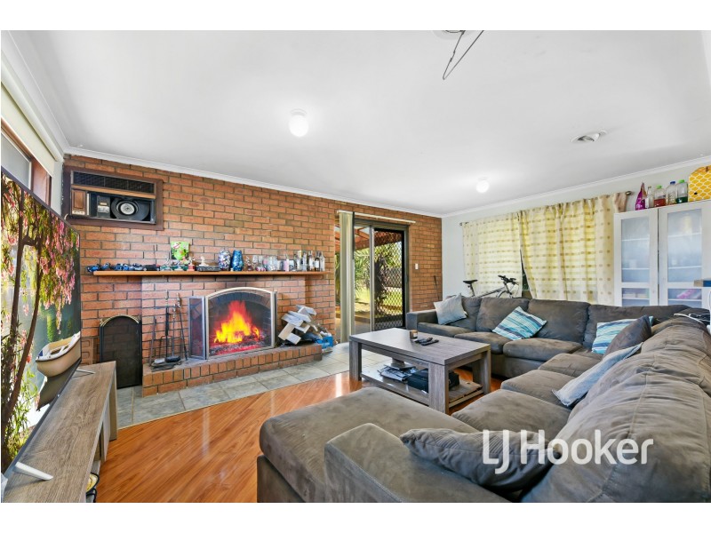 13 Valepark crescent, Cranbourne VIC 3977