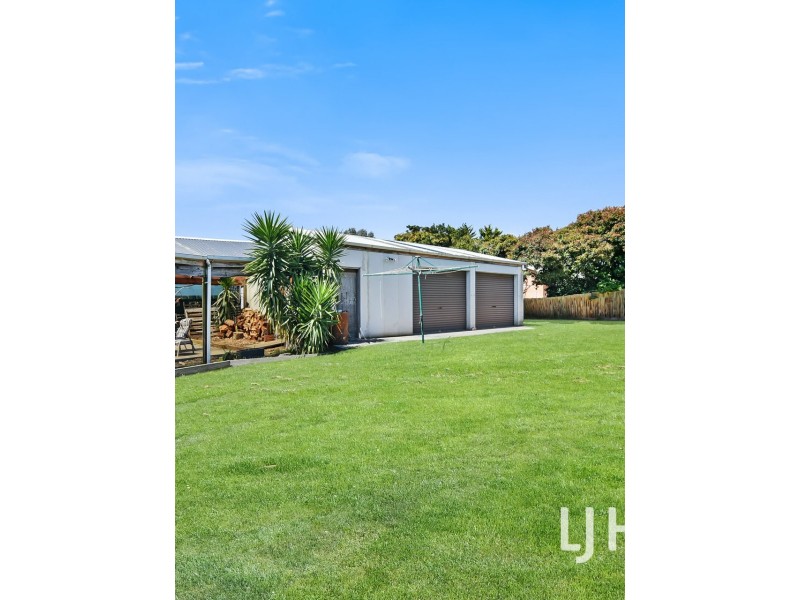 13 Valepark crescent, Cranbourne VIC 3977