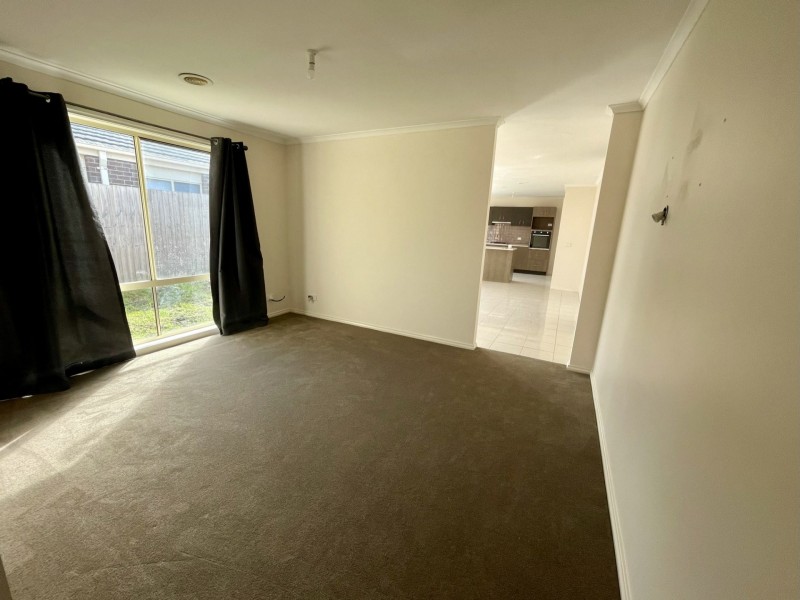 10 Venus Place, Cranbourne VIC 3977