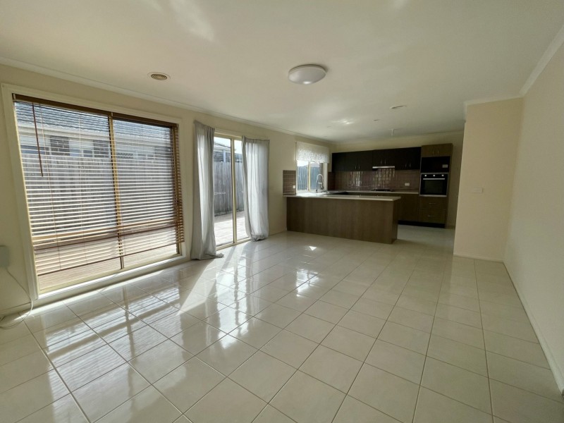 10 Venus Place, Cranbourne VIC 3977