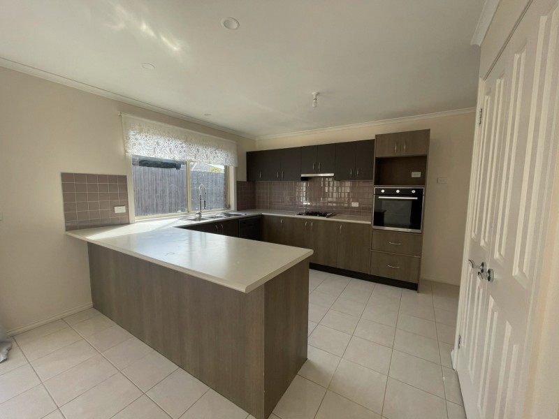 10 Venus Place, Cranbourne VIC 3977