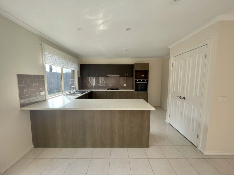 10 Venus Place, Cranbourne VIC 3977