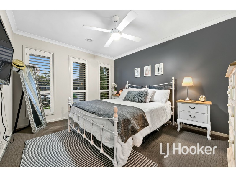 4 Aura Street, Clyde North VIC 3978